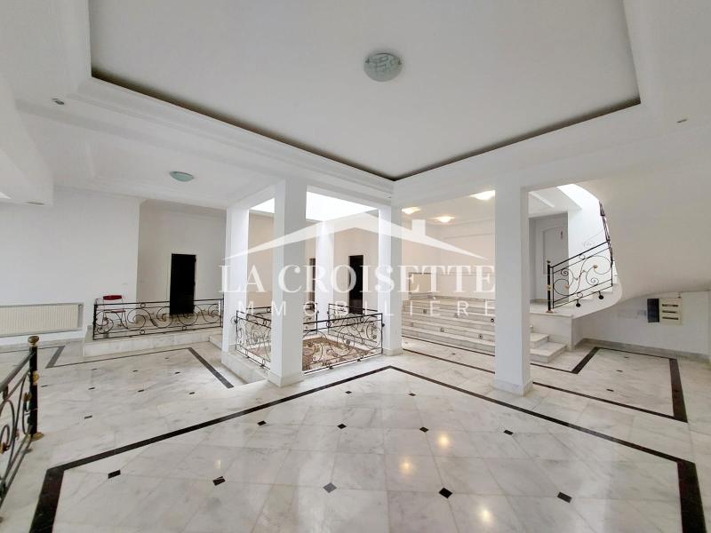 Villa S+5 vue sur mer avec piscine à La Marsa